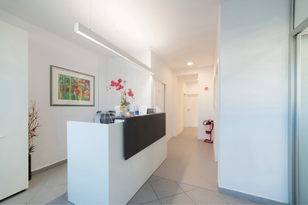 Immagine 13-03-24 - 20.38 Dentista a Vipiteno svg+xml;charset=utf